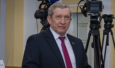 Евгений Солнцев впервые отчитался перед депутатами Заксобрания